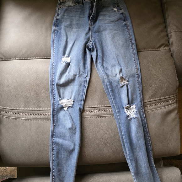 Arizona Jean Co. Distressed Skinny Jeans - Women's Size 0 - Picture 1 of 2